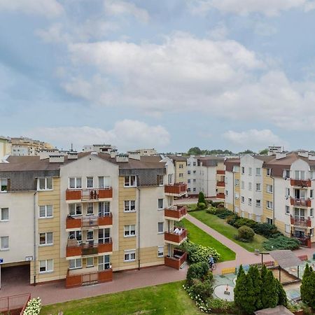 Cozy Apartment With Parking In Warsaw Ursus By Noclegi Renters Екстер'єр фото