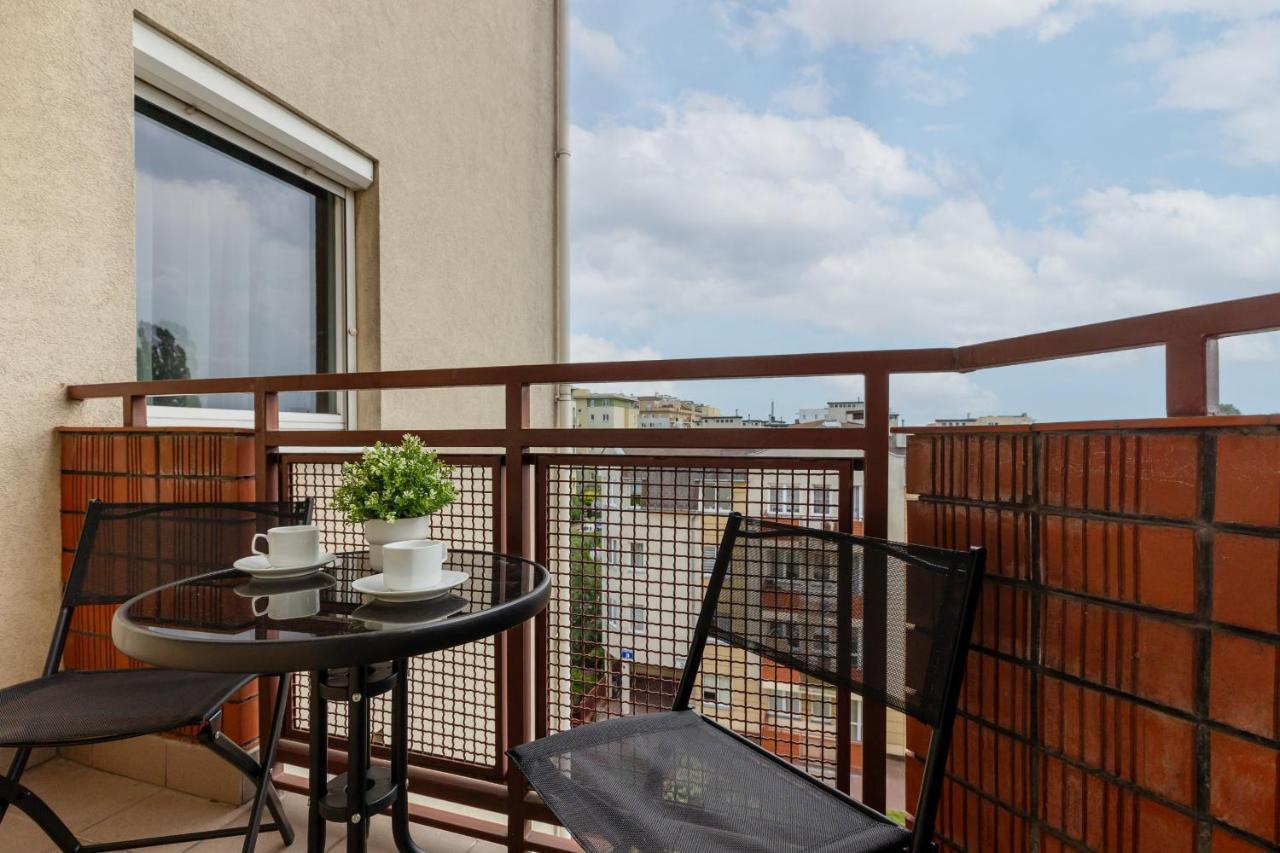 Cozy Apartment With Parking In Warsaw Ursus By Noclegi Renters Екстер'єр фото