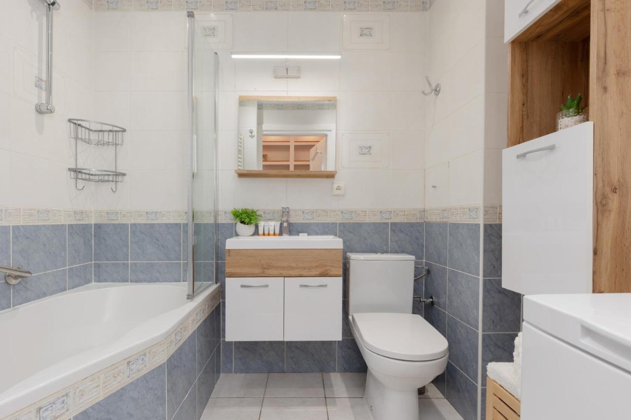 Cozy Apartment With Parking In Warsaw Ursus By Noclegi Renters Екстер'єр фото