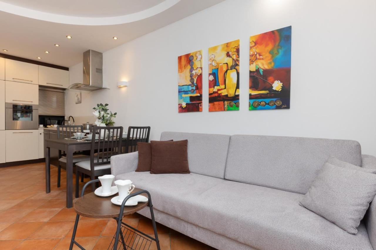 Cozy Apartment With Parking In Warsaw Ursus By Noclegi Renters Екстер'єр фото