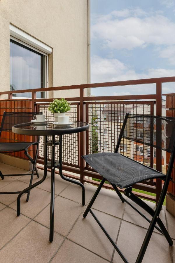 Cozy Apartment With Parking In Warsaw Ursus By Noclegi Renters Екстер'єр фото
